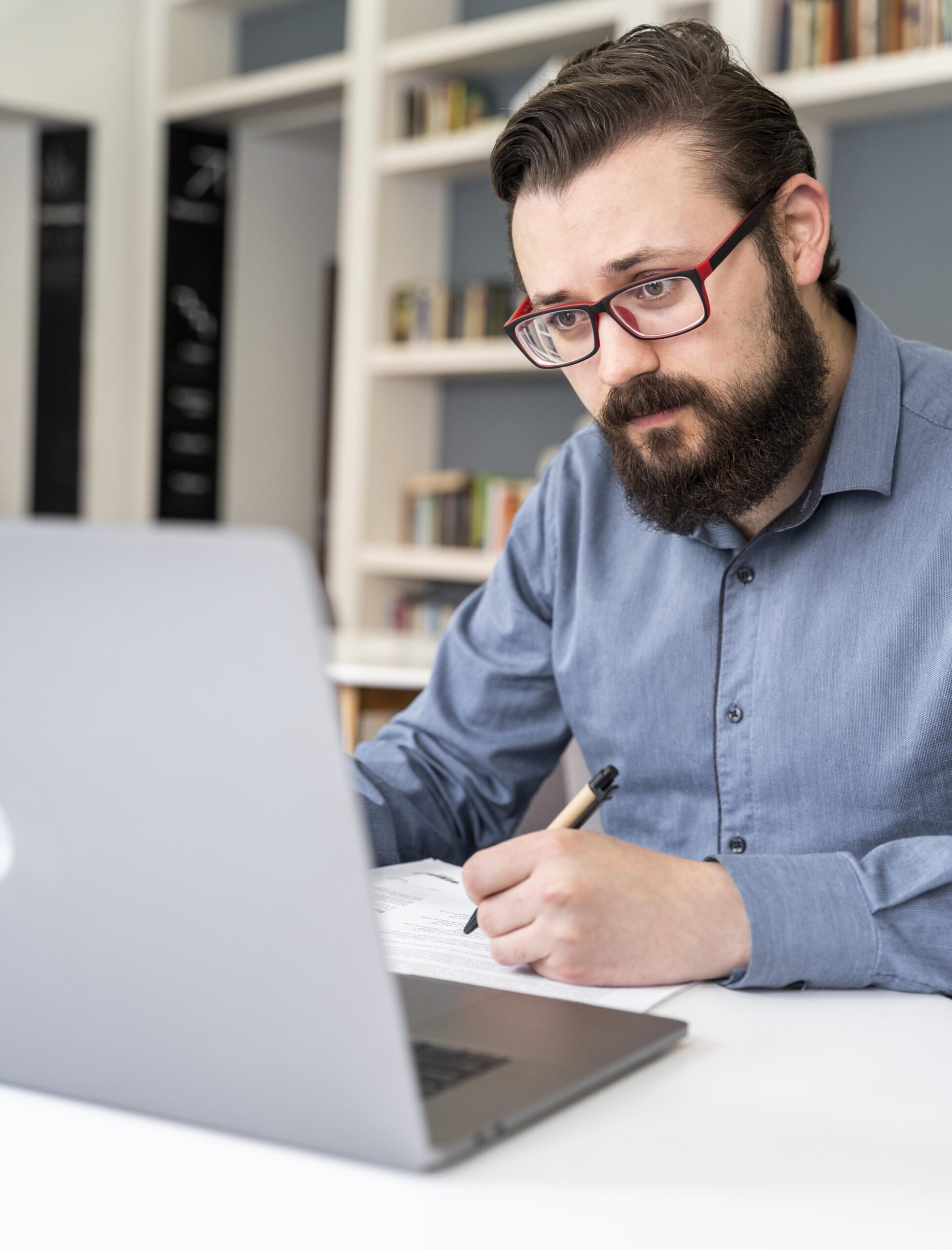 close-up-man-working-with-laptop